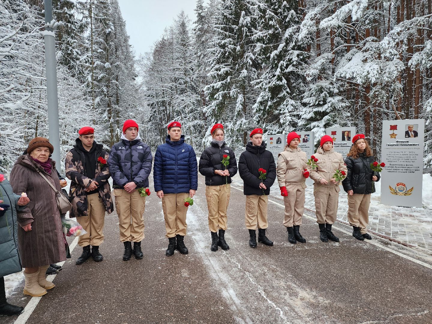 Дубна, День Героев Отечества, Память, Ветераны, Школьники, Акция, вертикалки,