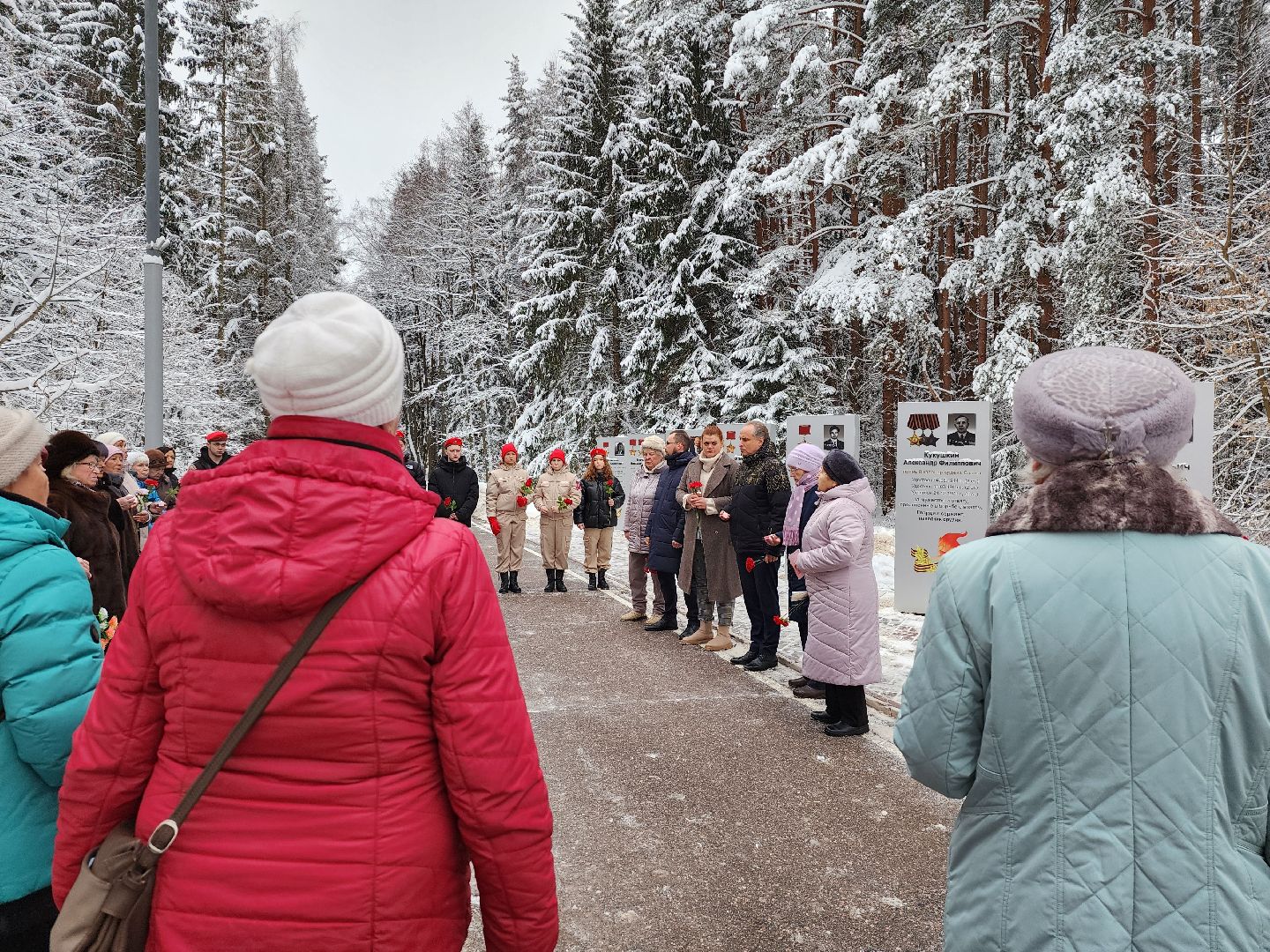 Дубна, День Героев Отечества, Память, Ветераны, Школьники, Акция, вертикалки,