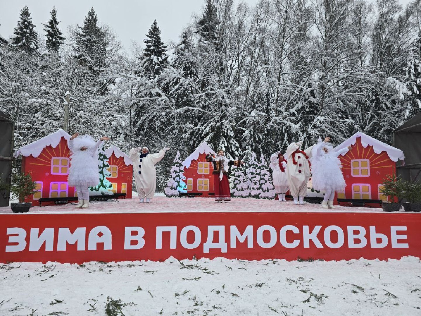 можайск, можайский городской округ, подмосковье, новый год, кремлевская елка, главное дерево страны, елька, соборная площадь, праздник, новогодние праздники, вертикалки,