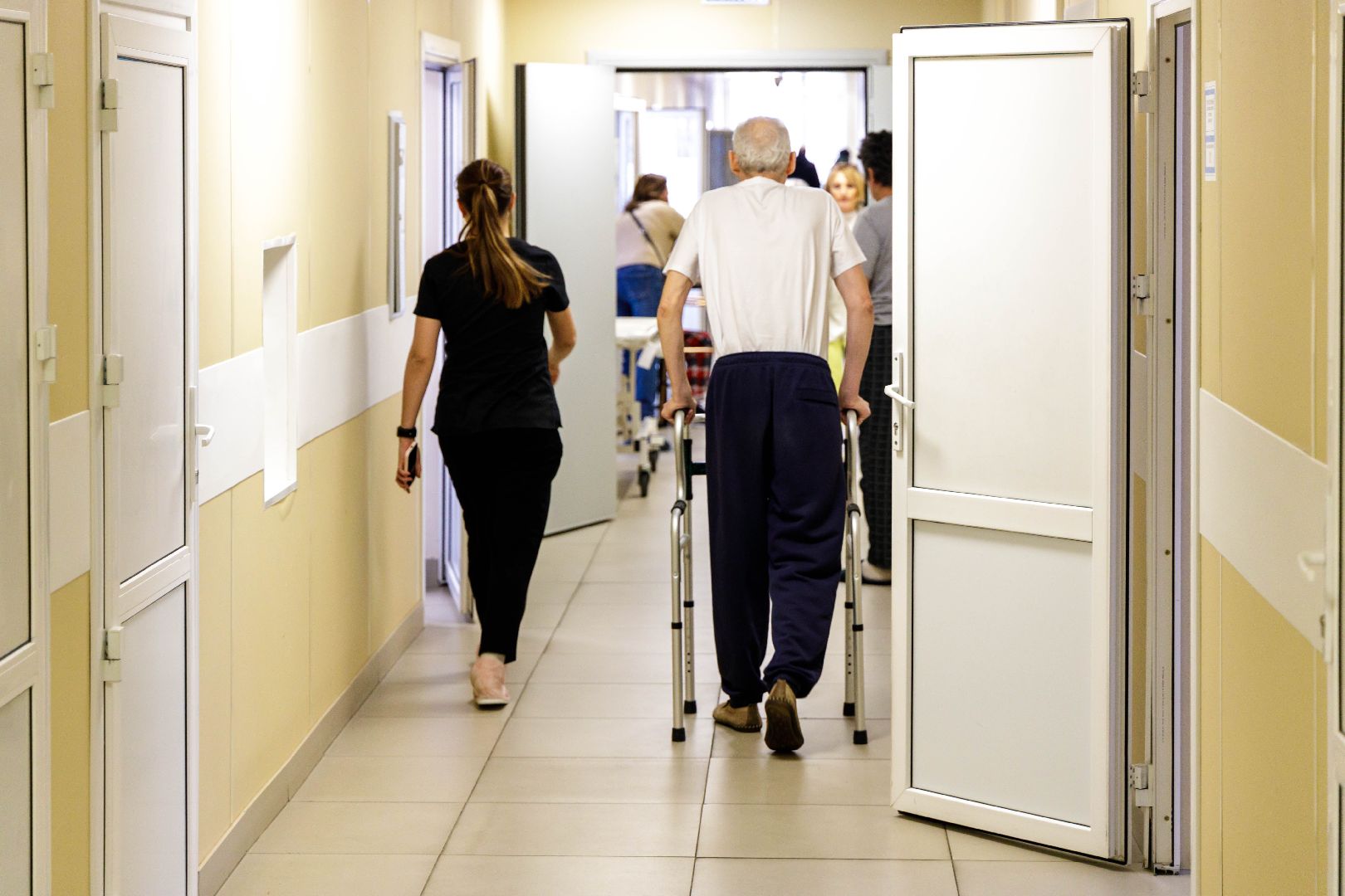 люберцы, люберецкая больница, отделение реабилитации, пациенты, вертикалка,