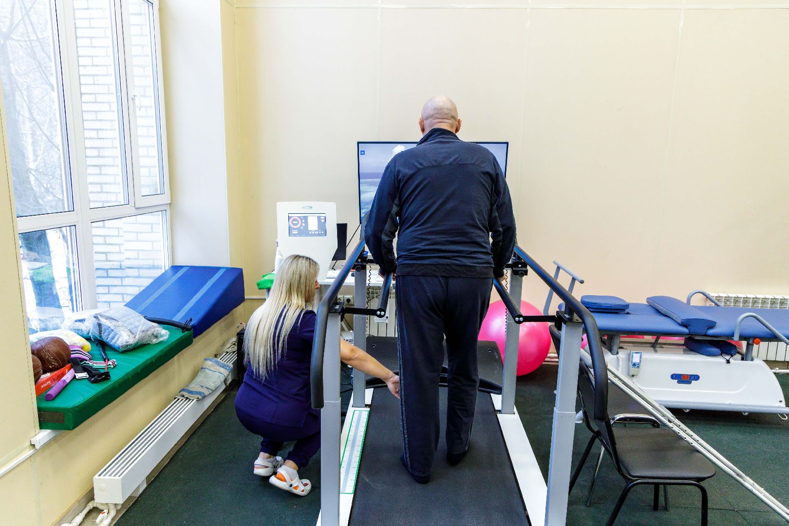 люберцы, люберецкая больница, отделение реабилитации, пациенты, вертикалка,