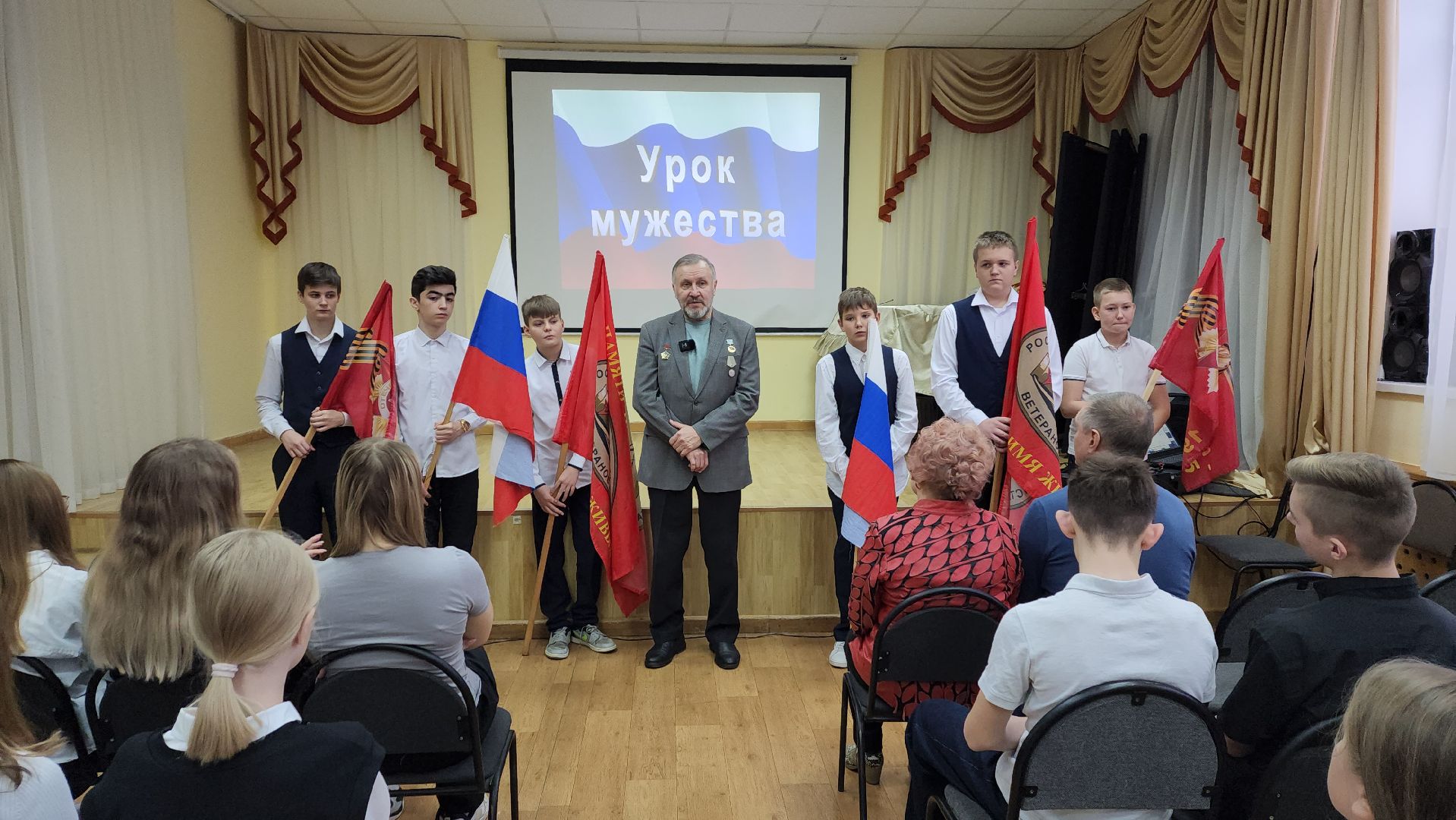 вертикалки, ивантеевка, день защитника отечества, воины-интернационалисты, сво, вов, герои, герои россии, школьники, волонтеры, урок мужества, возложение цветов,