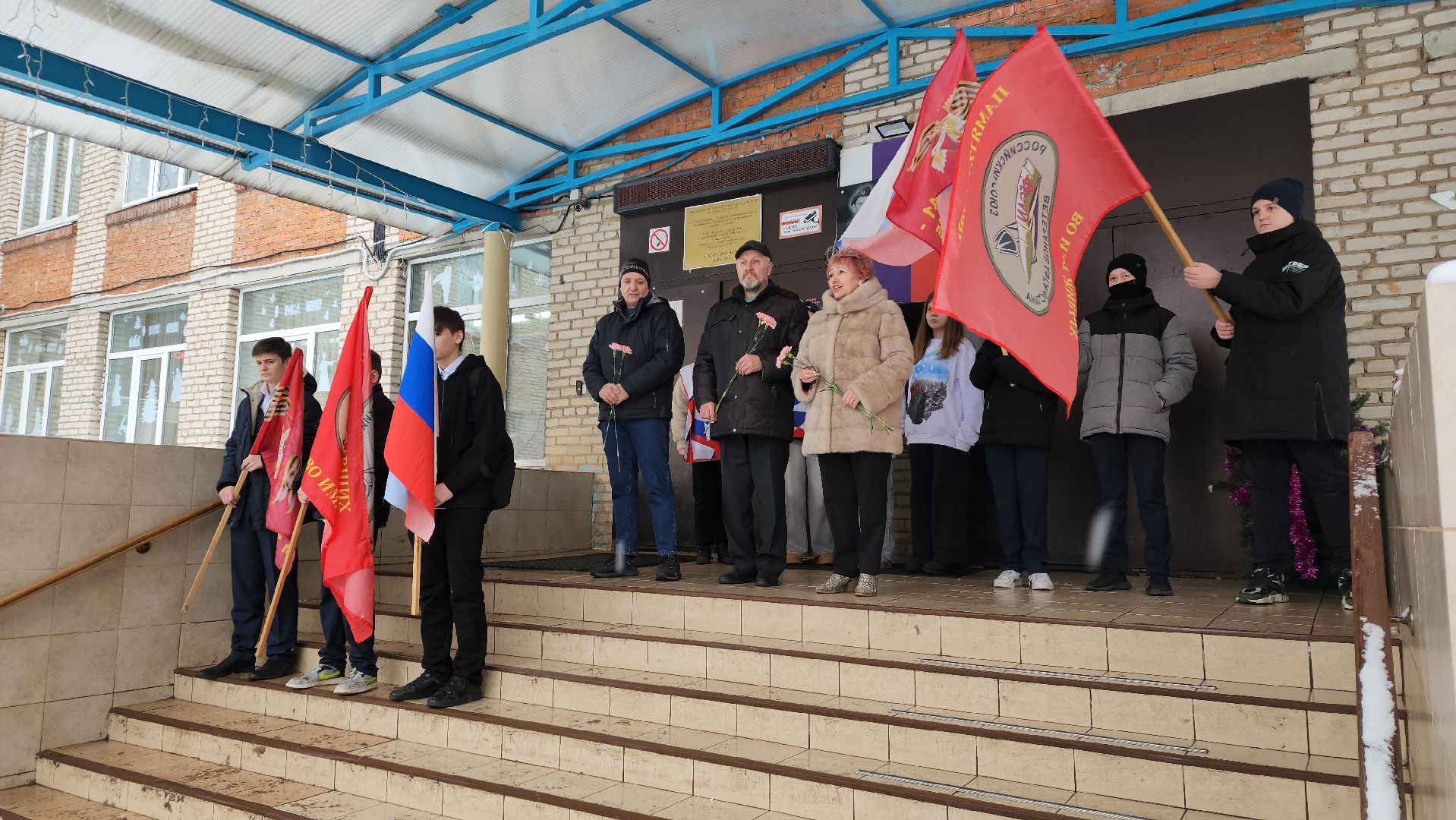 вертикалки, ивантеевка, день защитника отечества, воины-интернационалисты, сво, вов, герои, герои россии, школьники, волонтеры, урок мужества, возложение цветов,
