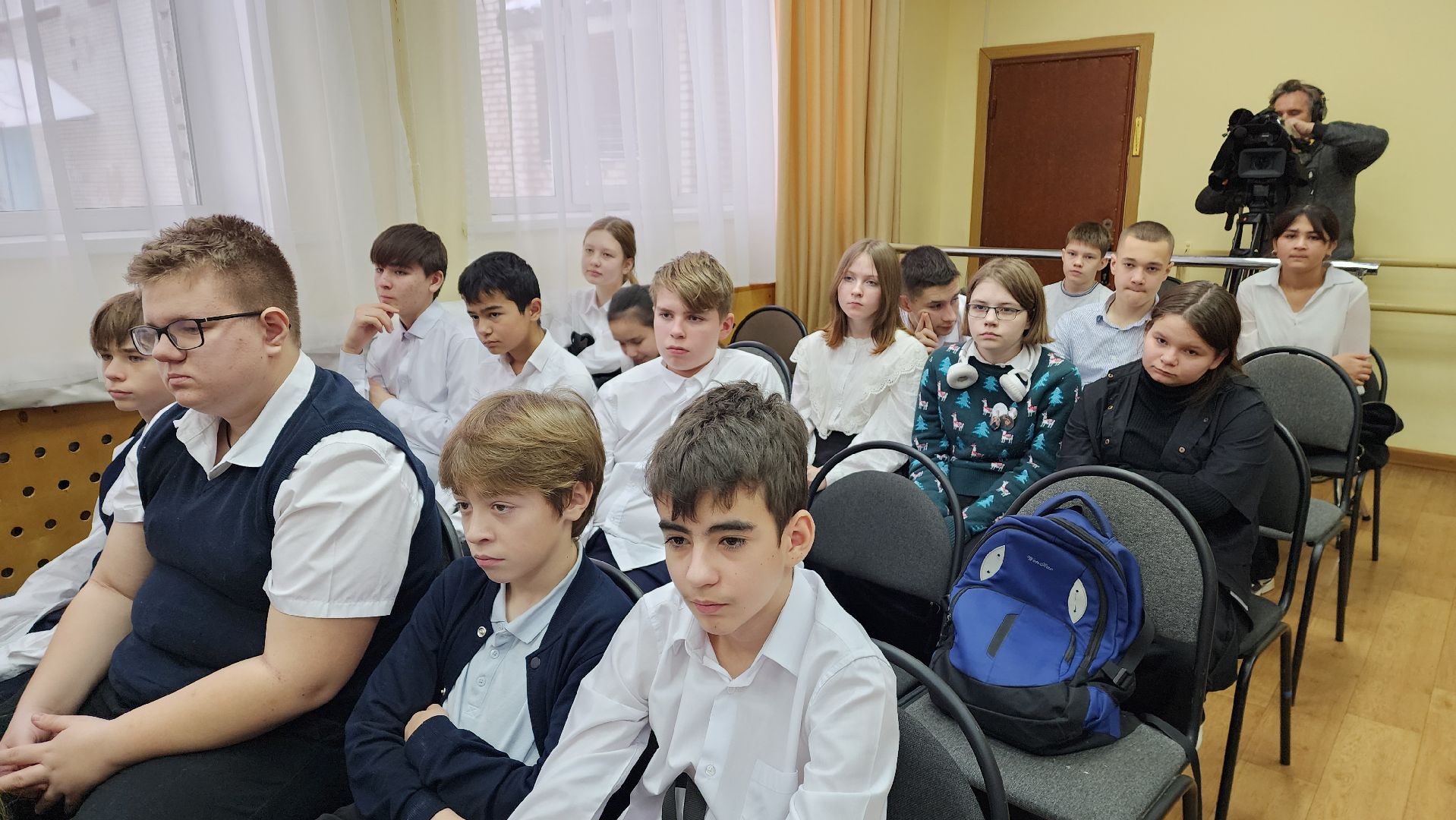 вертикалки, ивантеевка, день защитника отечества, воины-интернационалисты, сво, вов, герои, герои россии, школьники, волонтеры, урок мужества, возложение цветов,