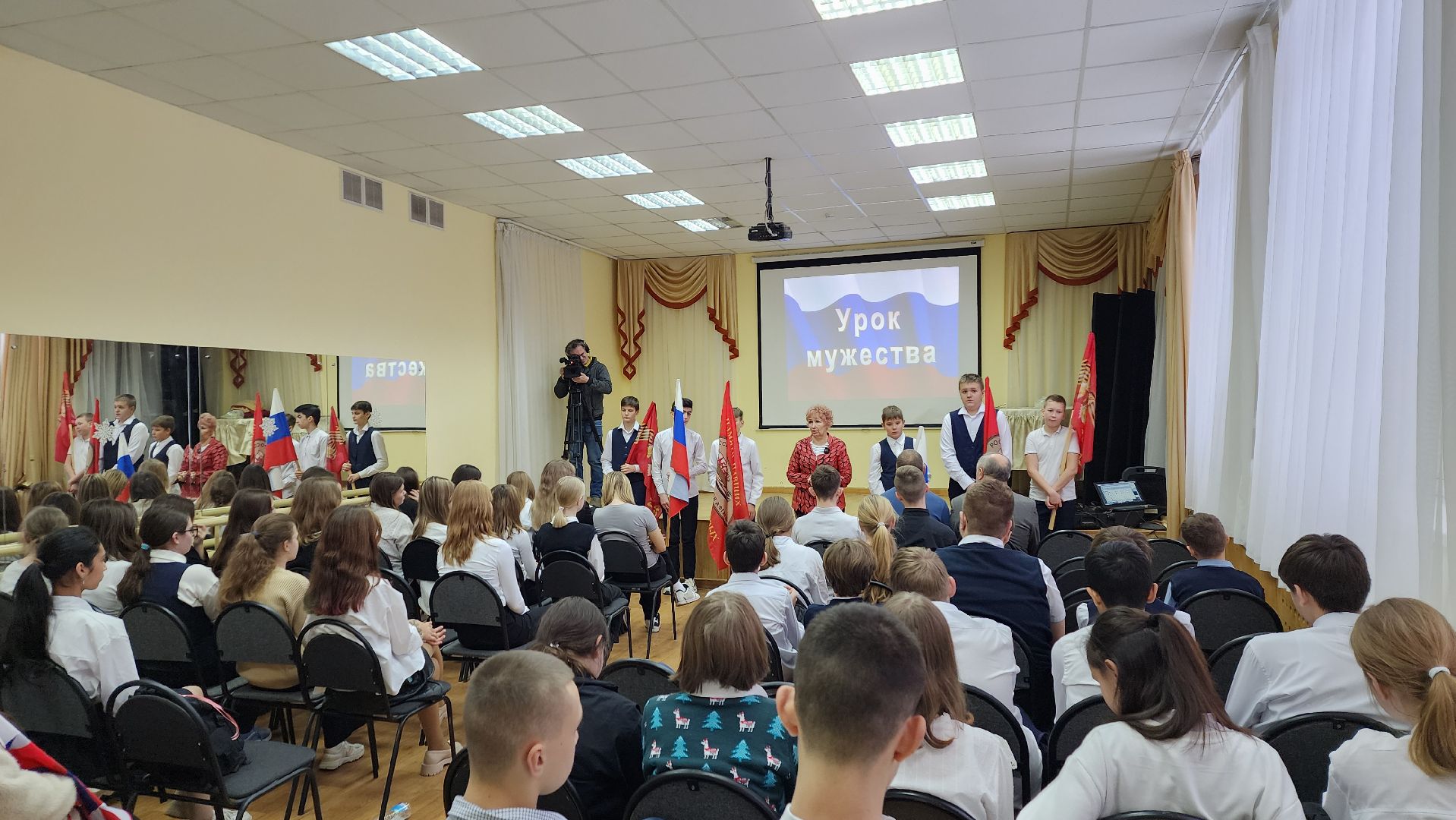 вертикалки, ивантеевка, день защитника отечества, воины-интернационалисты, сво, вов, герои, герои россии, школьники, волонтеры, урок мужества, возложение цветов,