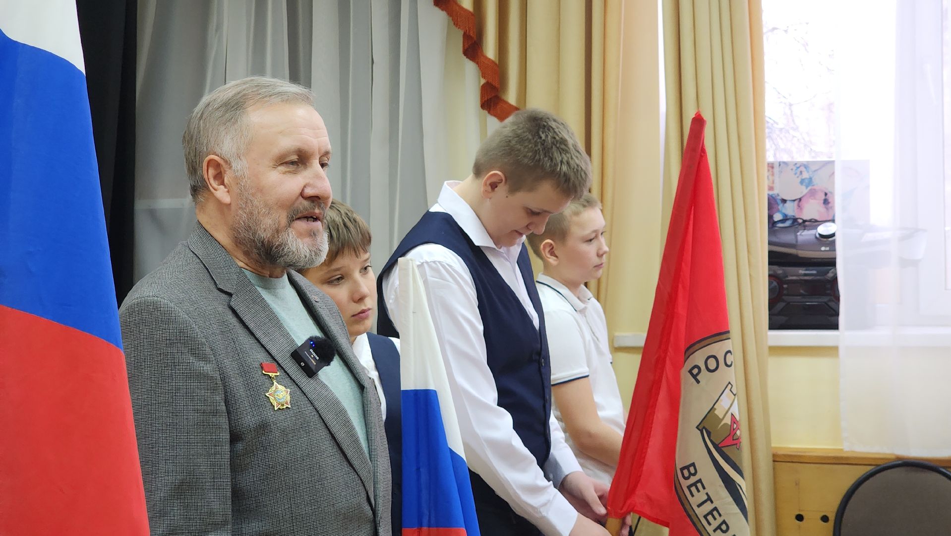 вертикалки, ивантеевка, день защитника отечества, воины-интернационалисты, сво, вов, герои, герои россии, школьники, волонтеры, урок мужества, возложение цветов,