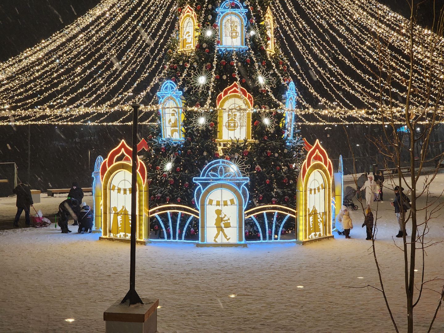 раменское, благоустройство, новогодняя елка на площади победы, вертикалка,