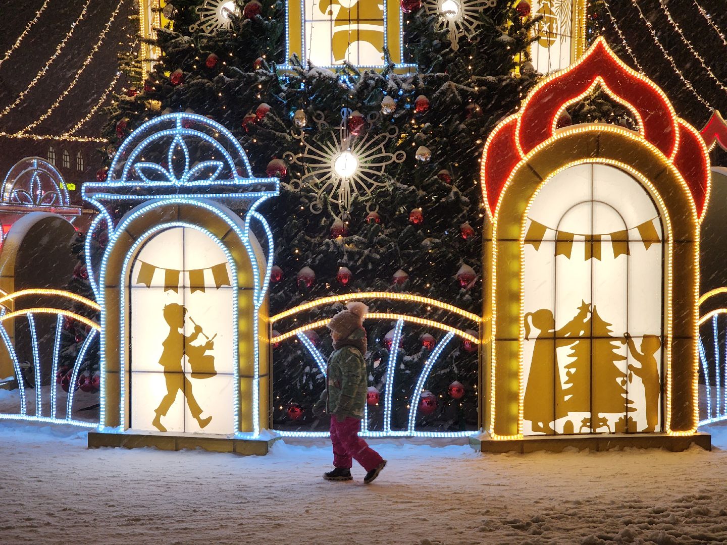 раменское, благоустройство, новогодняя елка на площади победы, вертикалка,