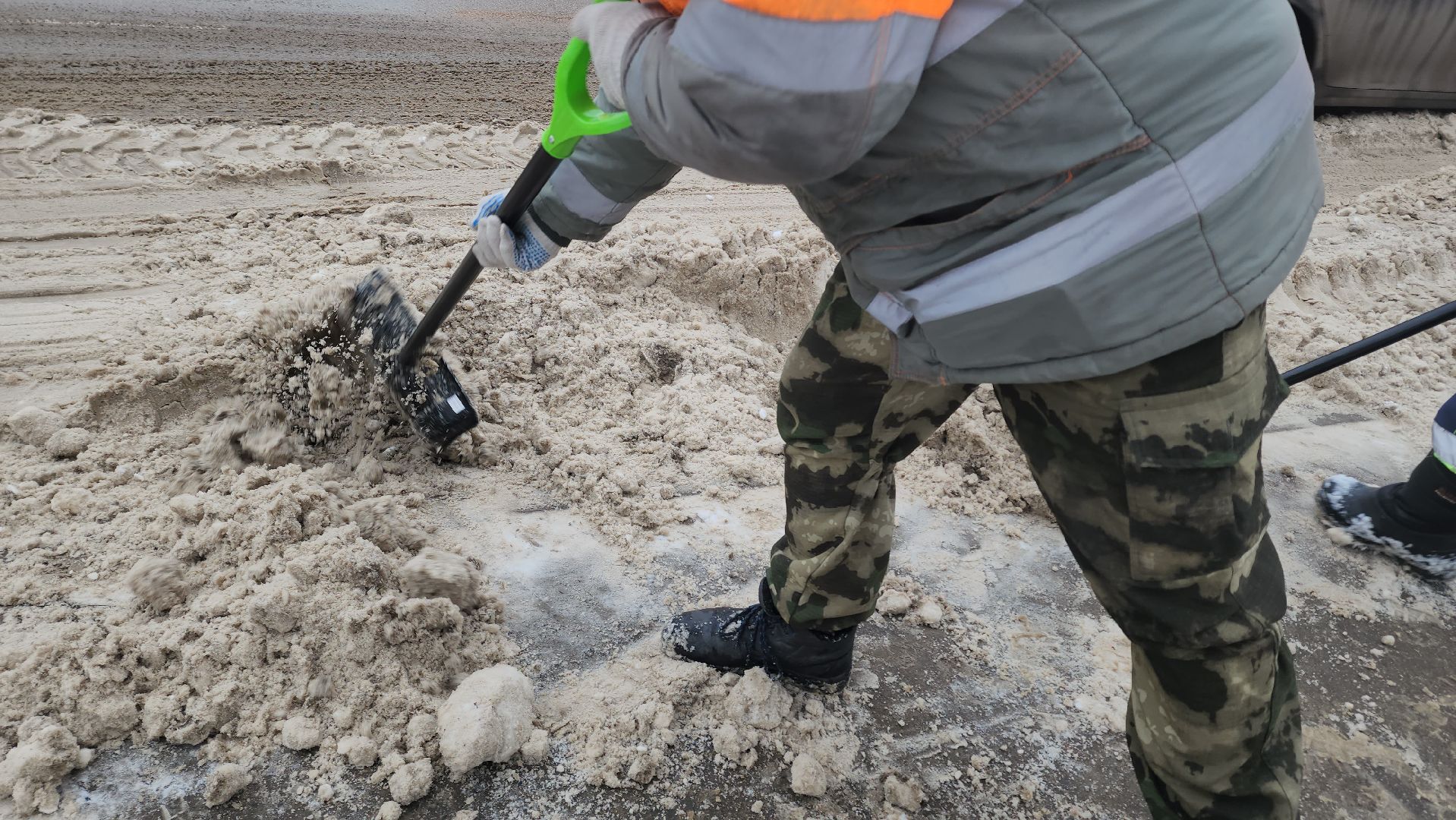 снег, снег и наледь, уборка, уборка снега, уборка снега и наледи, коммунальные службы, коммунальщики, жкх, вертикалки,