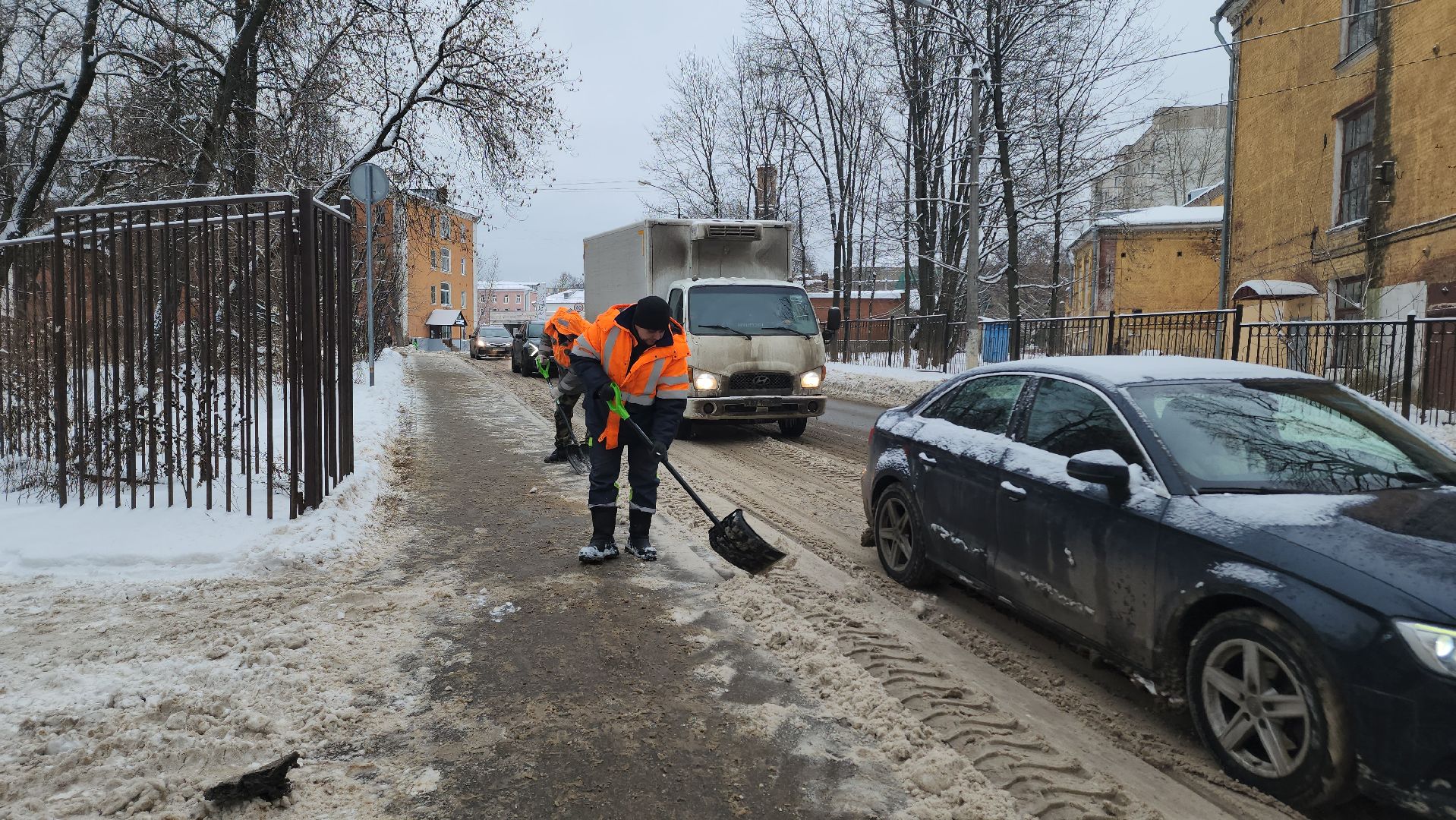 снег, снег и наледь, уборка, уборка снега, уборка снега и наледи, коммунальные службы, коммунальщики, жкх, вертикалки,