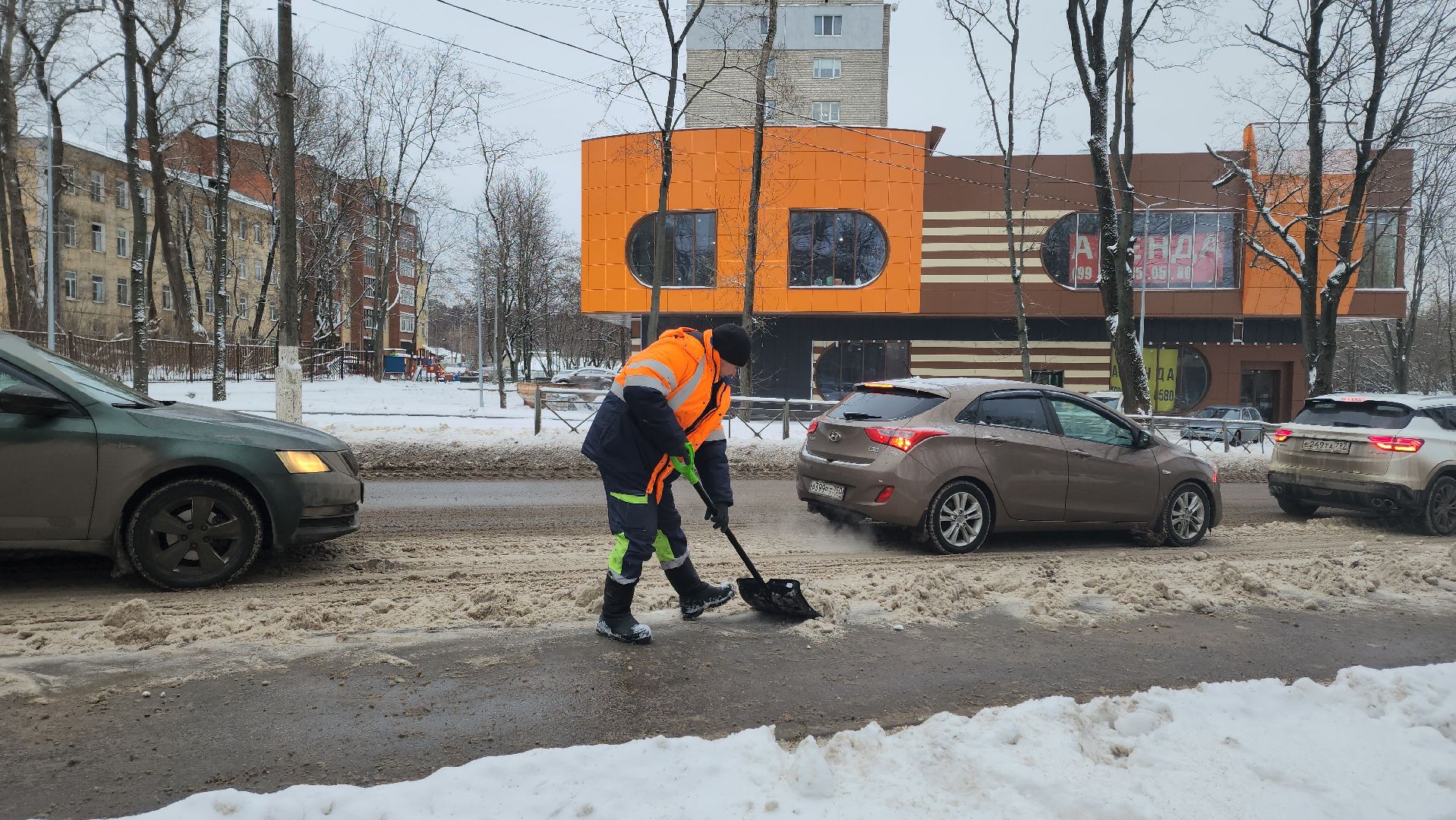 снег, снег и наледь, уборка, уборка снега, уборка снега и наледи, коммунальные службы, коммунальщики, жкх, вертикалки,