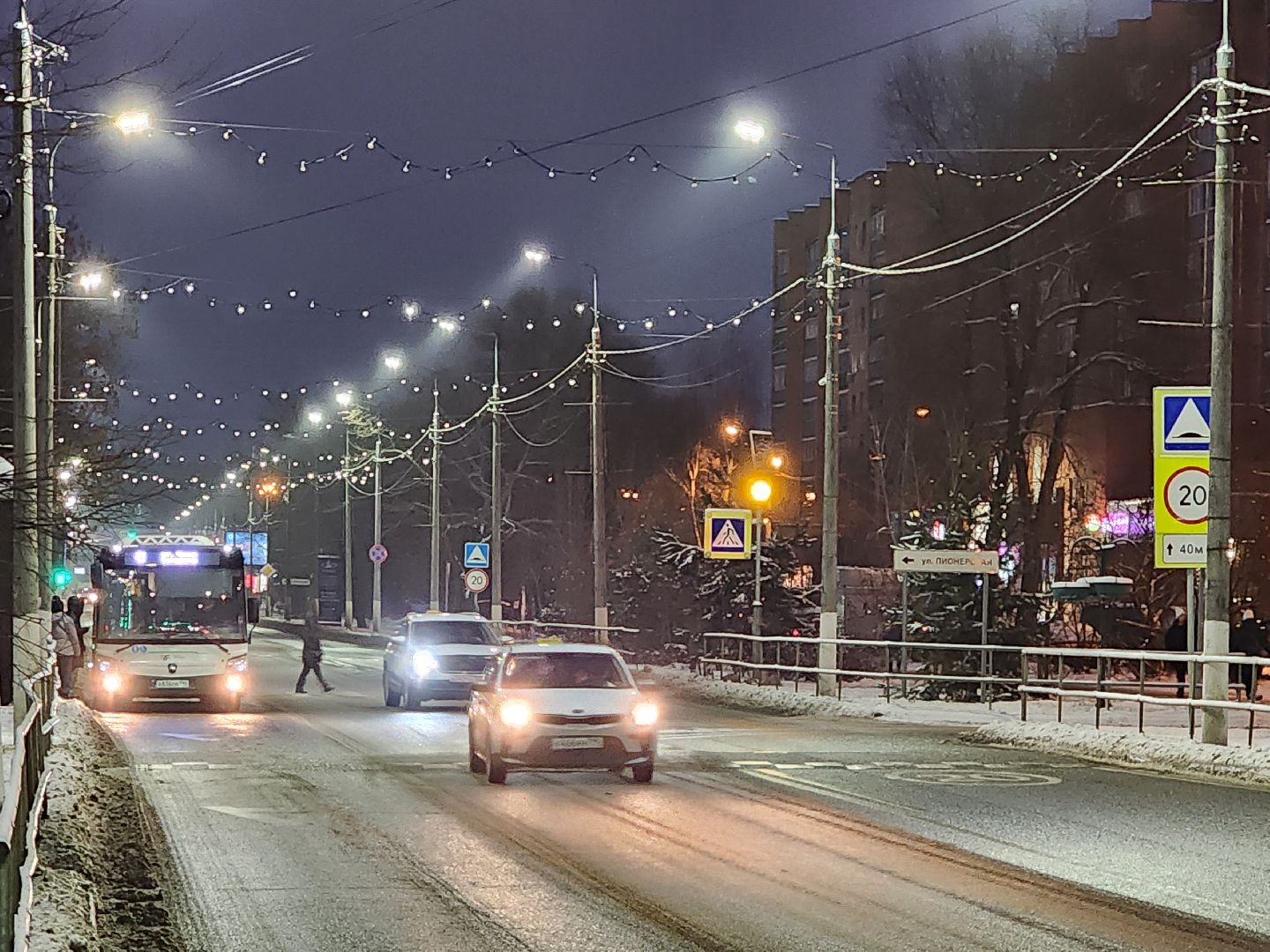 Чехов, улица Чехова, улица Московская, новогодняя иллюминация, светодиодные элементы, световые инсталляции, столбы освещения, фонари, проект губернатора московской области, зима в подмосковье, вертикалки,