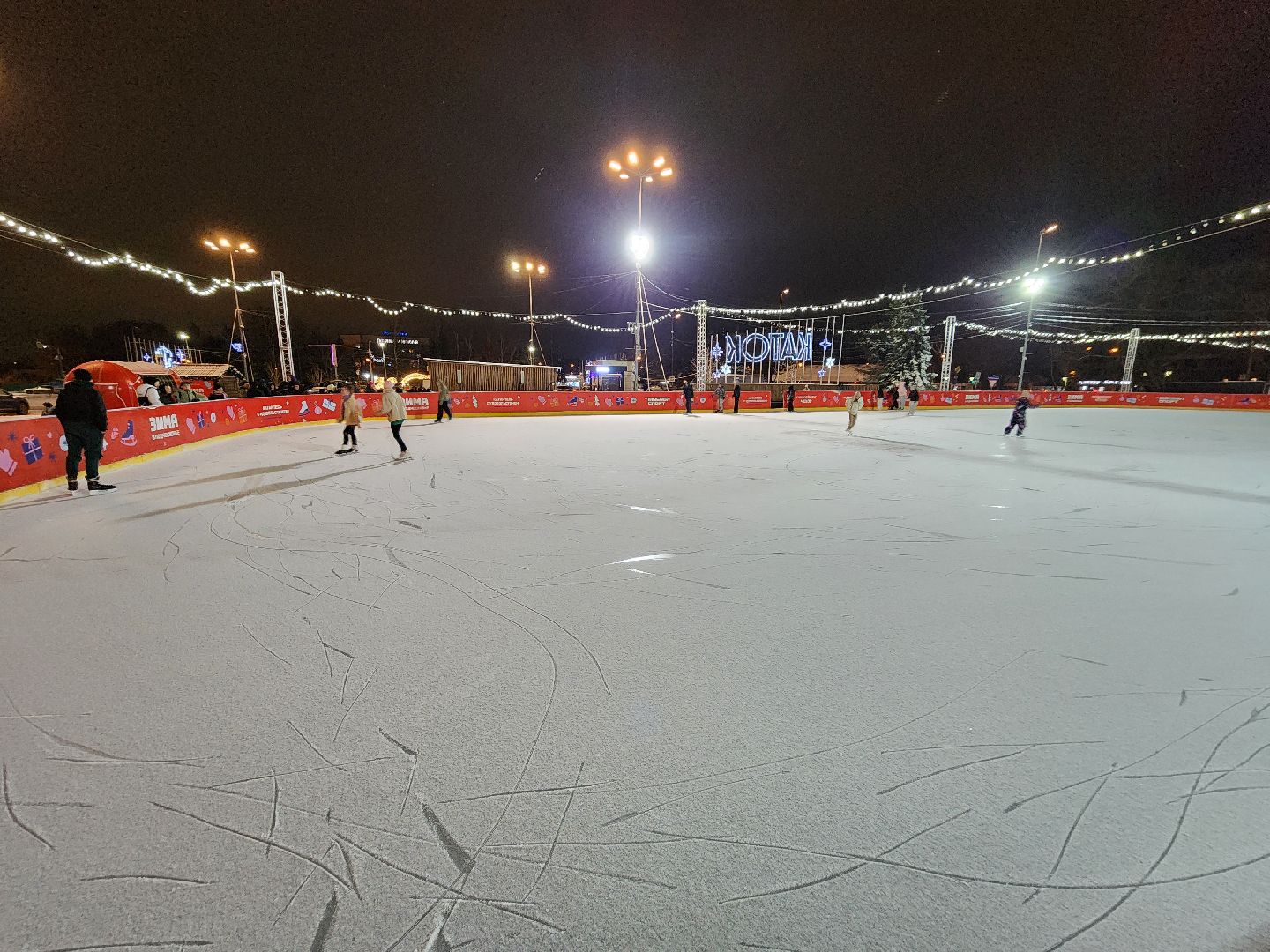 Чехов, Советская площадь, бесплатный каток, часы работы, прокат коньков, сеансы, проект губернатора московской области, зима в подмосковье, вертикалки,