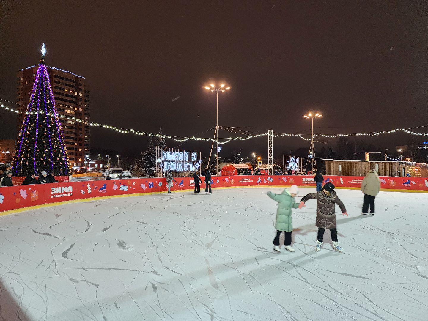 Чехов, Советская площадь, бесплатный каток, часы работы, прокат коньков, сеансы, проект губернатора московской области, зима в подмосковье, вертикалки,