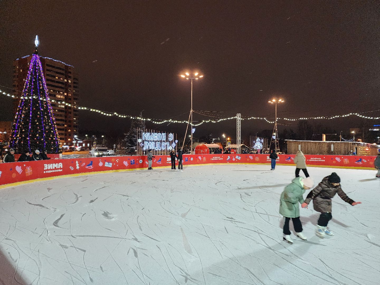 Чехов, Советская площадь, бесплатный каток, часы работы, прокат коньков, сеансы, проект губернатора московской области, зима в подмосковье, вертикалки,