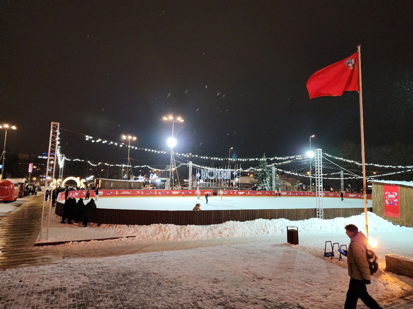 Чехов, Советская площадь, бесплатный каток, часы работы, прокат коньков, сеансы, проект губернатора московской области, зима в подмосковье, вертикалки,