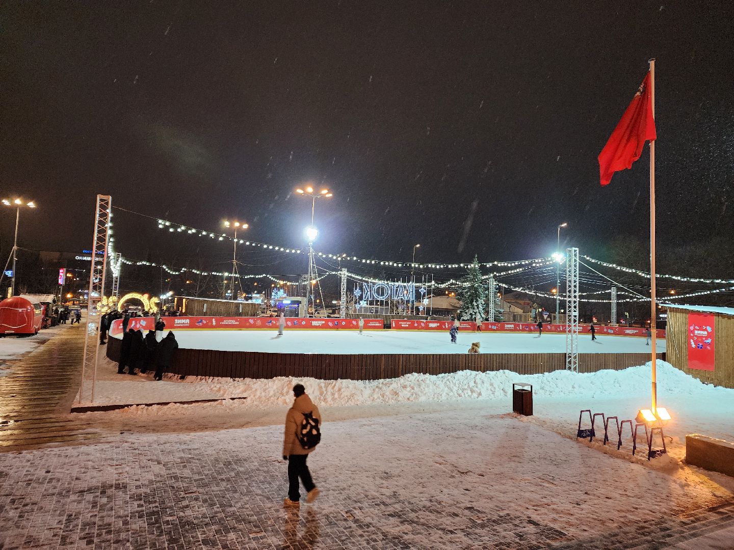 Чехов, Советская площадь, бесплатный каток, часы работы, прокат коньков, сеансы, проект губернатора московской области, зима в подмосковье, вертикалки,