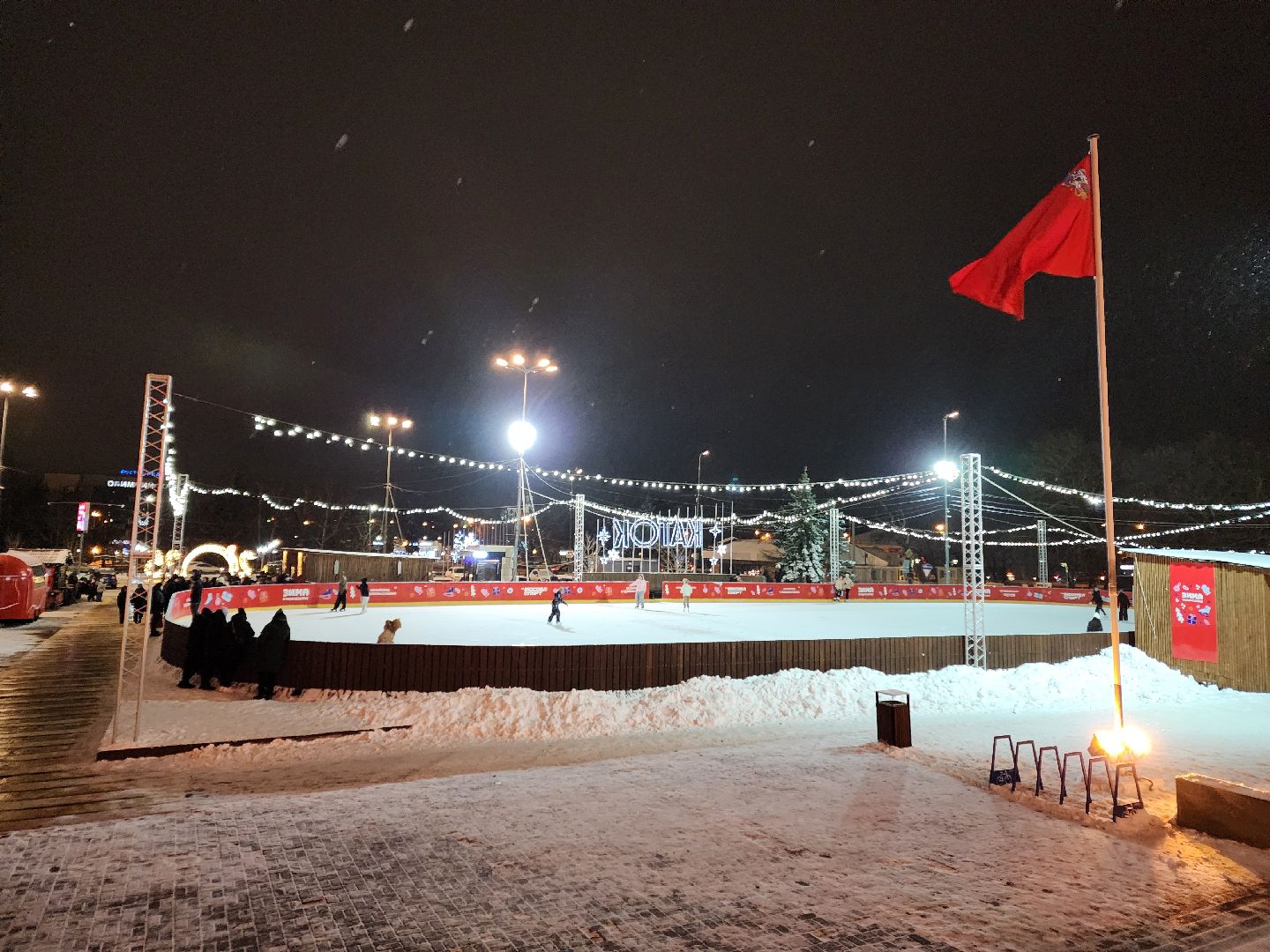 Чехов, Советская площадь, бесплатный каток, часы работы, прокат коньков, сеансы, проект губернатора московской области, зима в подмосковье, вертикалки,