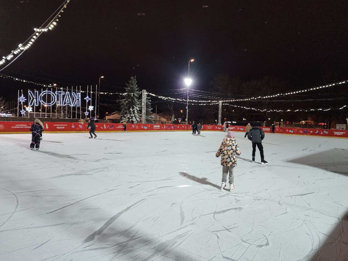 Чехов, Советская площадь, бесплатный каток, часы работы, прокат коньков, сеансы, проект губернатора московской области, зима в подмосковье, вертикалки,