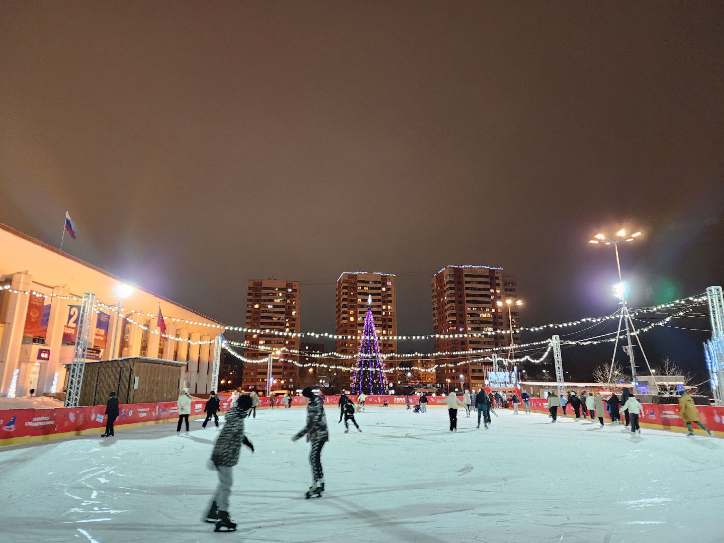 Чехов, Советская площадь, бесплатный каток, часы работы, прокат коньков, сеансы, проект губернатора московской области, зима в подмосковье, вертикалки,