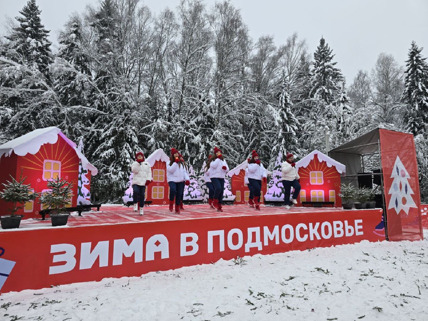 можайск, можайский городской округ, новогодняя елка, главная новогодняя елка страны, кремль, соборная площадь, народные гуляния и забавы, праздник, новогодние праздники, новый год, вертикалки,