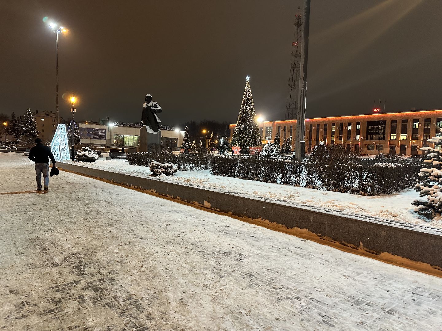 новый год, украшение города к новому году, дед мороз и снегурочка,