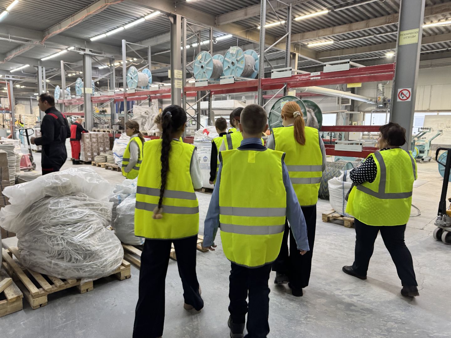 шаховская, завод, экскурсия для школьников, предприятие, вертикалки,