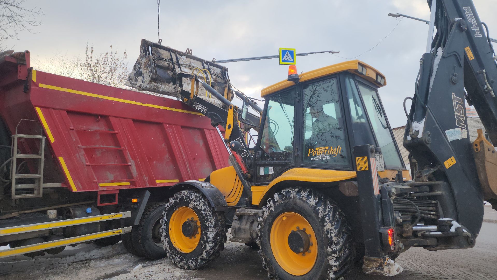 снег, уборка, уборка снега, наледь, уборка снега и наледи, снег и наледь, трактор, самосвал, вертикалки