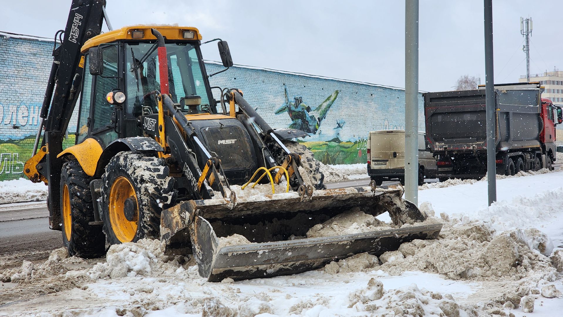 снег, уборка, уборка снега, наледь, уборка снега и наледи, снег и наледь, трактор, самосвал, вертикалки