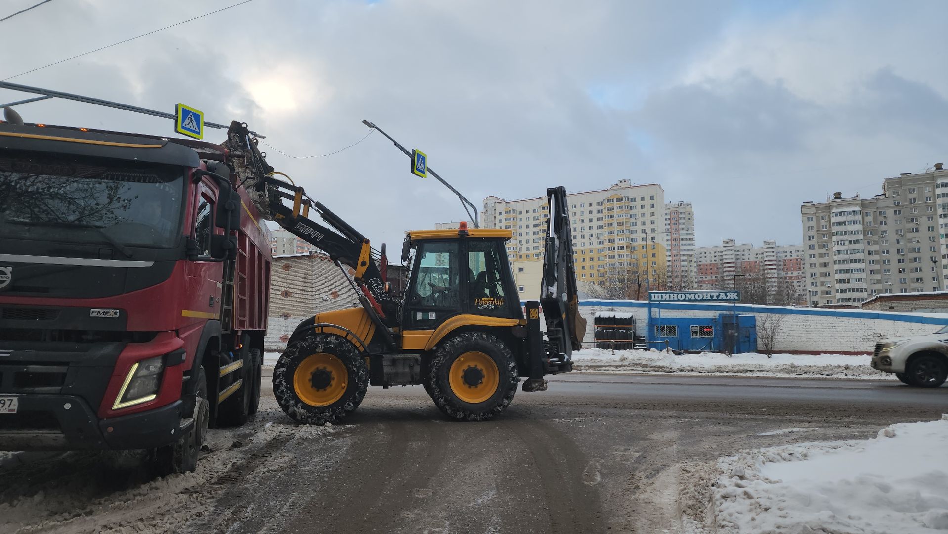 снег, уборка, уборка снега, наледь, уборка снега и наледи, снег и наледь, трактор, самосвал, вертикалки
