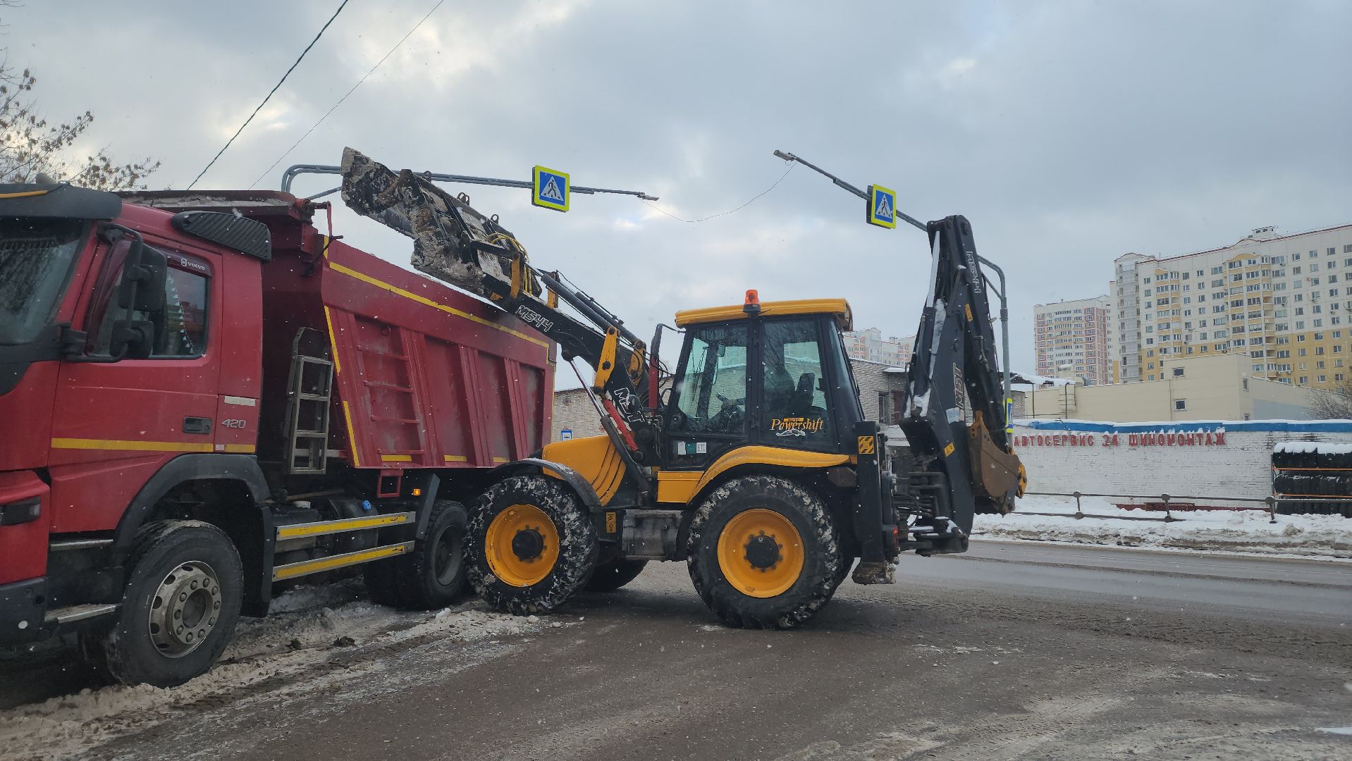 снег, уборка, уборка снега, наледь, уборка снега и наледи, снег и наледь, трактор, самосвал, вертикалки