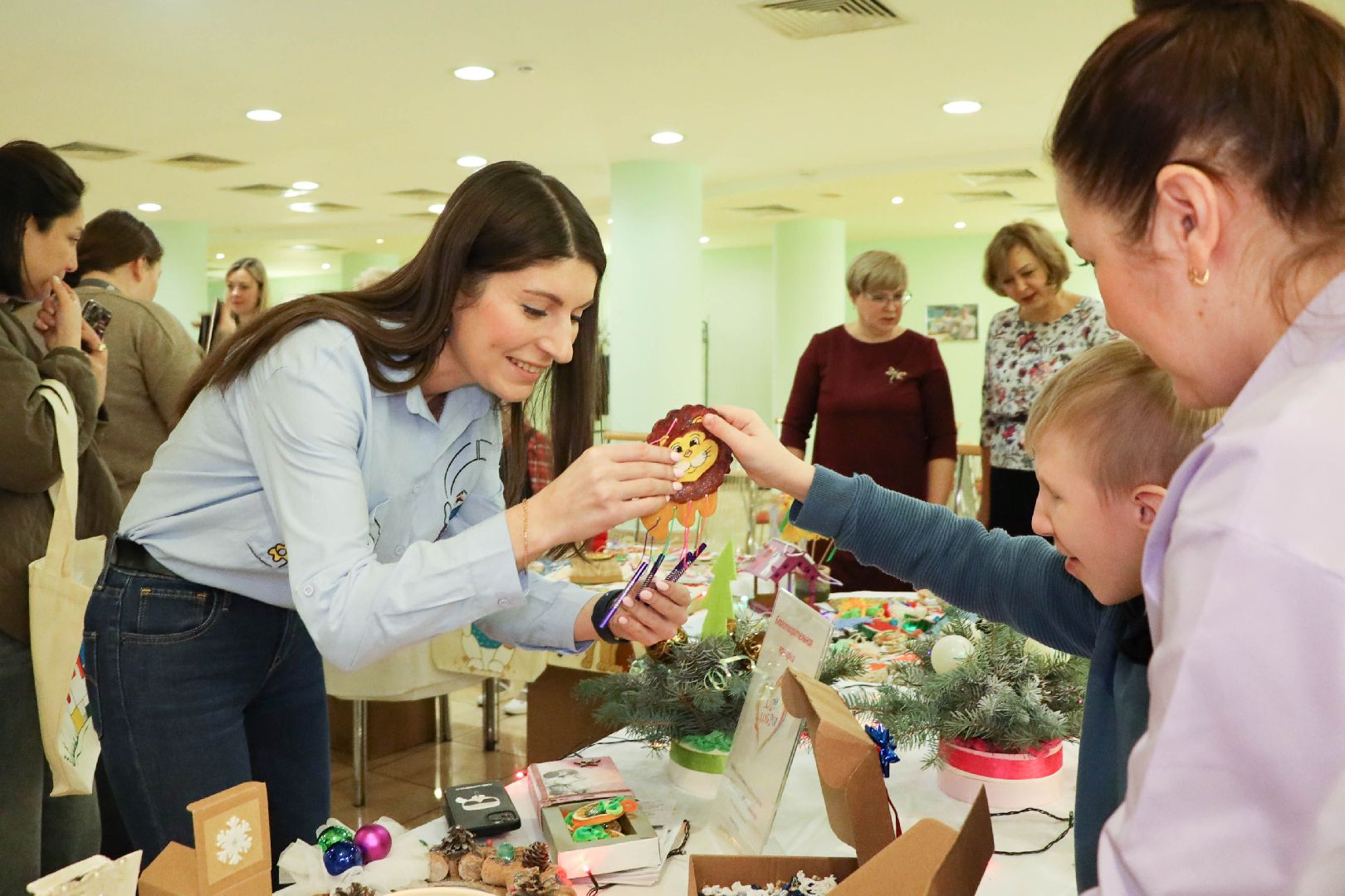 вертикалки, ивантеевка, благотворительная ярмарка, дети, поделки, новый год, благотворительая акция,