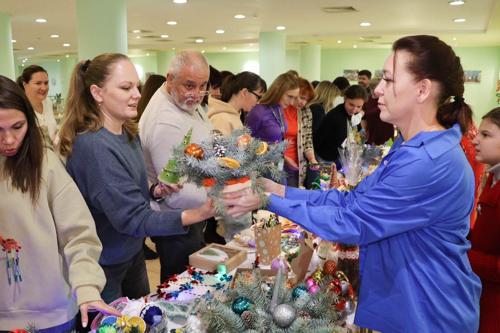 вертикалки, ивантеевка, благотворительная ярмарка, дети, поделки, новый год, благотворительая акция,