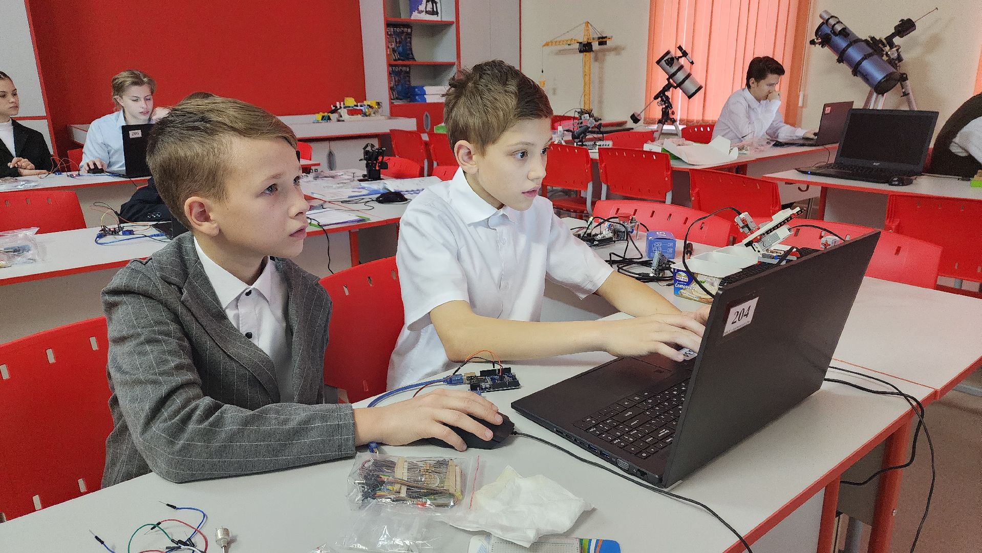 вертикалки, ашукино, пушкинский, робот-помощник, робототехника, точка роста, новые технологии, школьники, кружок,