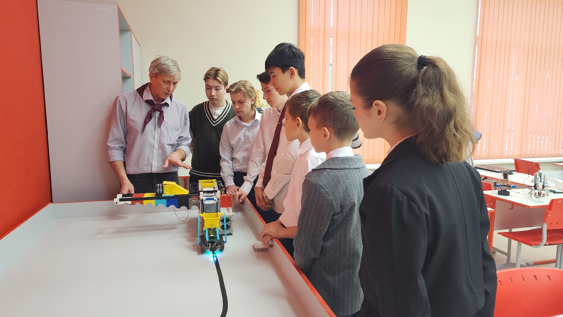 вертикалки, ашукино, пушкинский, робот-помощник, робототехника, точка роста, новые технологии, школьники, кружок,