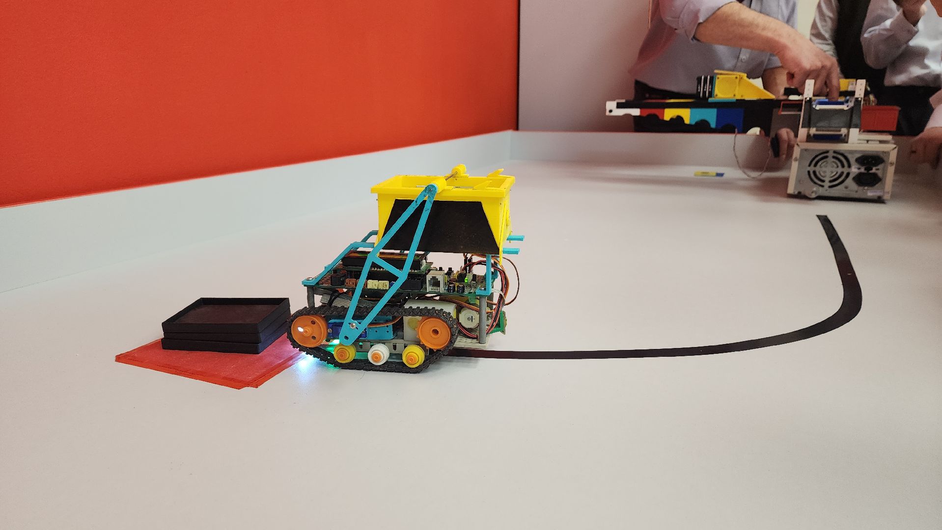 вертикалки, ашукино, пушкинский, робот-помощник, робототехника, точка роста, новые технологии, школьники, кружок,