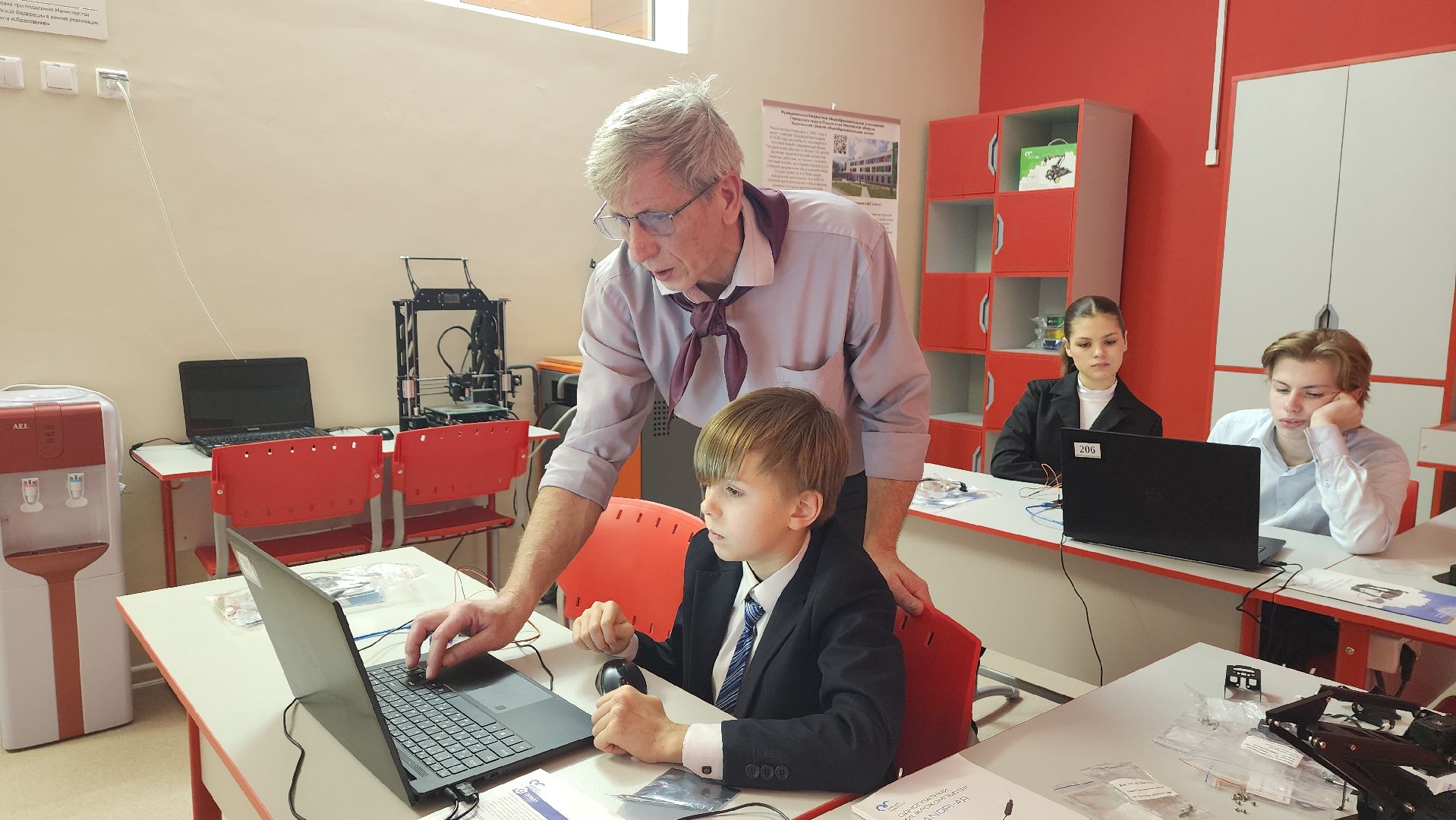 вертикалки, ашукино, пушкинский, робот-помощник, робототехника, точка роста, новые технологии, школьники, кружок,