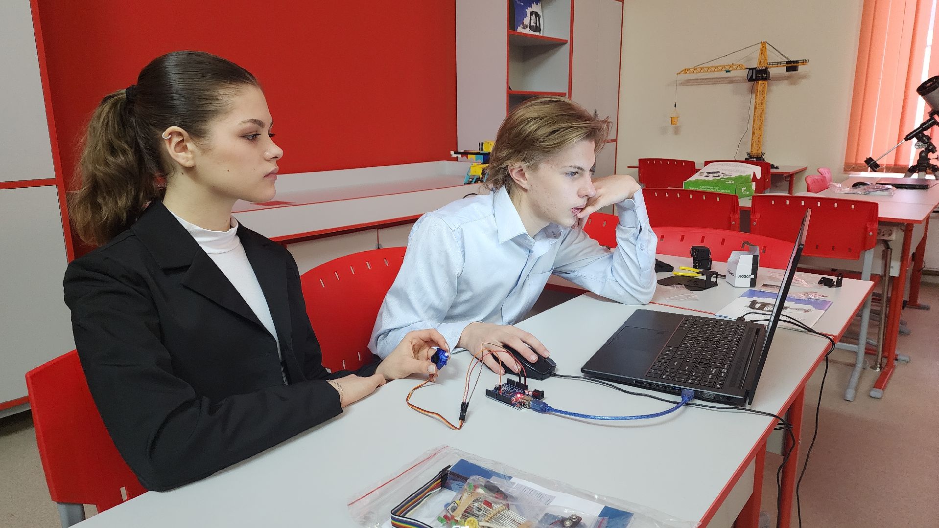 вертикалки, ашукино, пушкинский, робот-помощник, робототехника, точка роста, новые технологии, школьники, кружок,