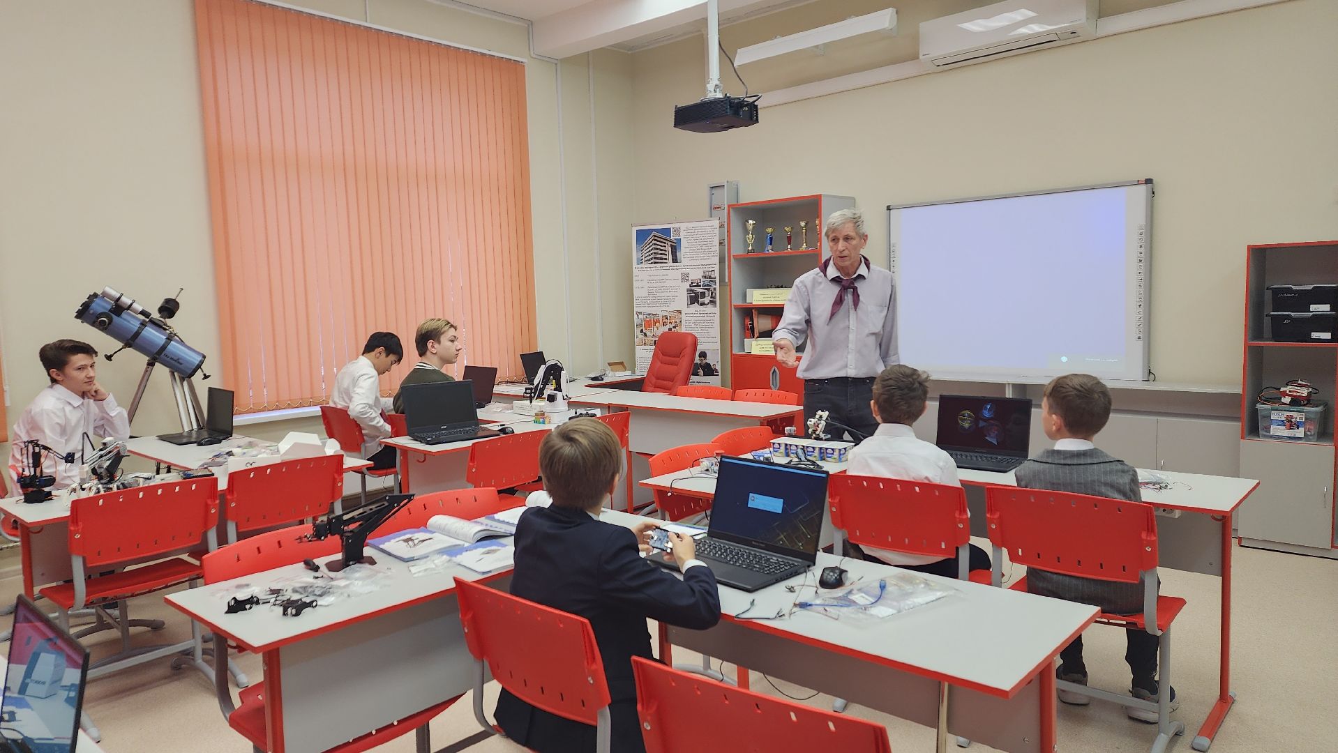 вертикалки, ашукино, пушкинский, робот-помощник, робототехника, точка роста, новые технологии, школьники, кружок,