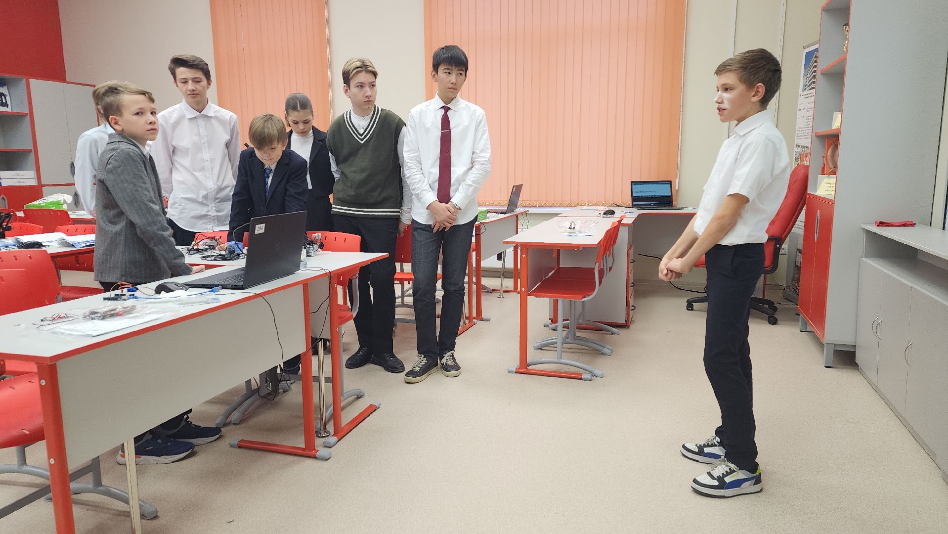 вертикалки, ашукино, пушкинский, робот-помощник, робототехника, точка роста, новые технологии, школьники, кружок,