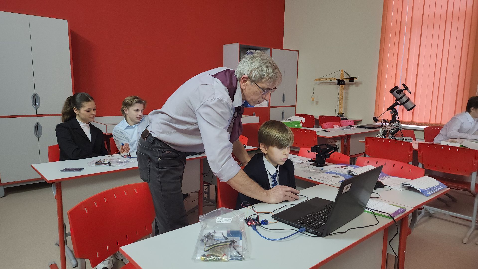 вертикалки, ашукино, пушкинский, робот-помощник, робототехника, точка роста, новые технологии, школьники, кружок,