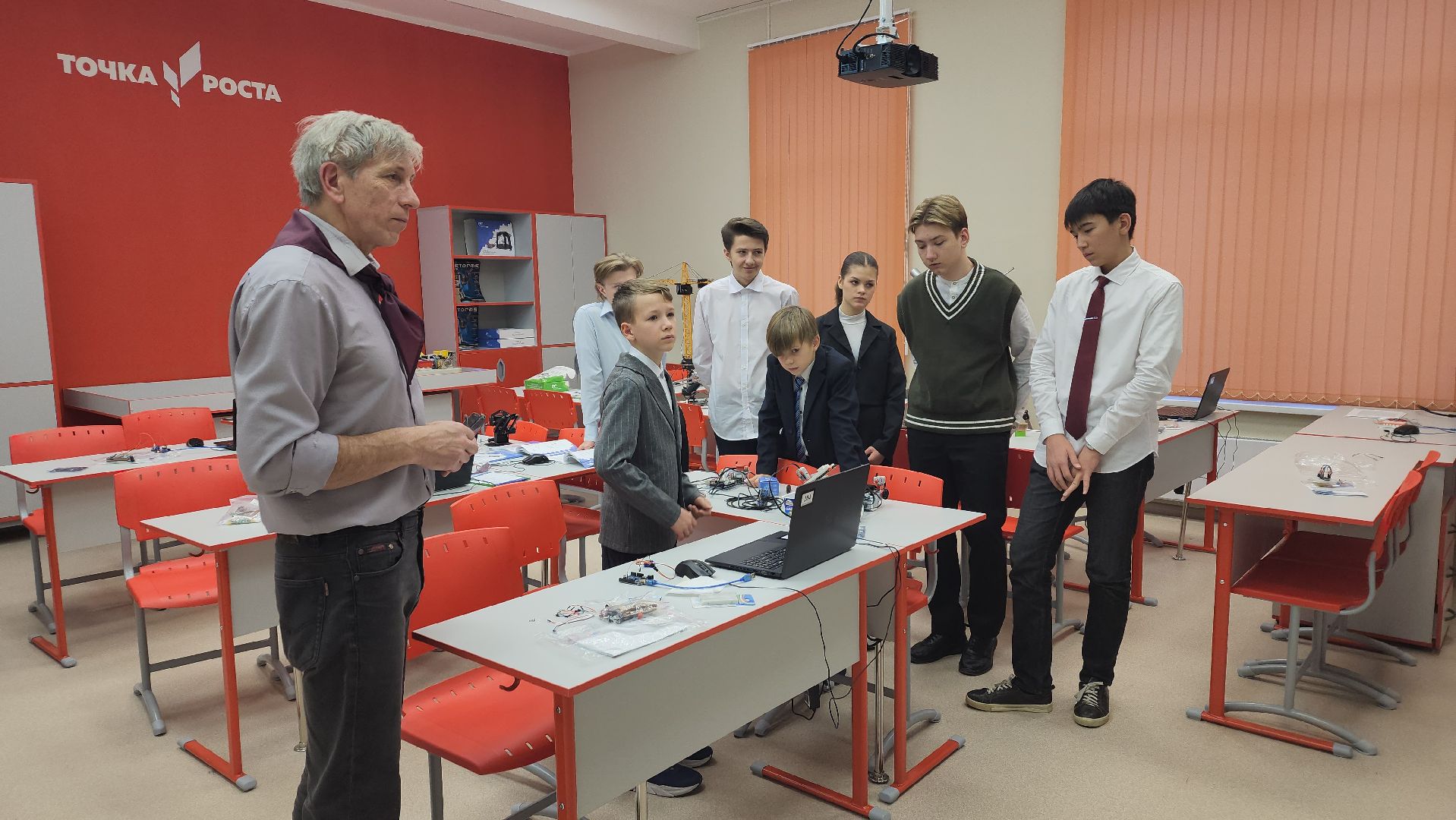 вертикалки, ашукино, пушкинский, робот-помощник, робототехника, точка роста, новые технологии, школьники, кружок,