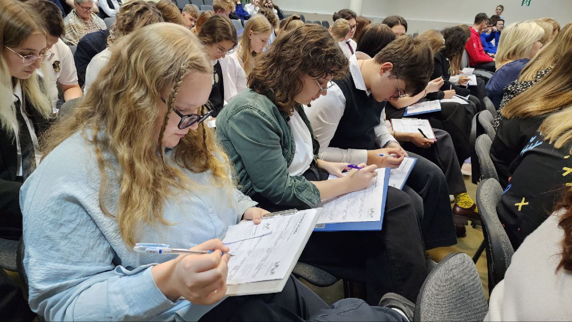 вертикалки, Молодежный Парламент, Серебряные Пруды, СОШ Чуйкова, Правовой экзамен, День Конституции РФ,