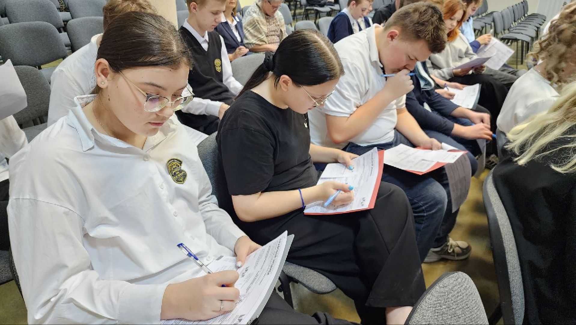 вертикалки, Молодежный Парламент, Серебряные Пруды, СОШ Чуйкова, Правовой экзамен, День Конституции РФ,