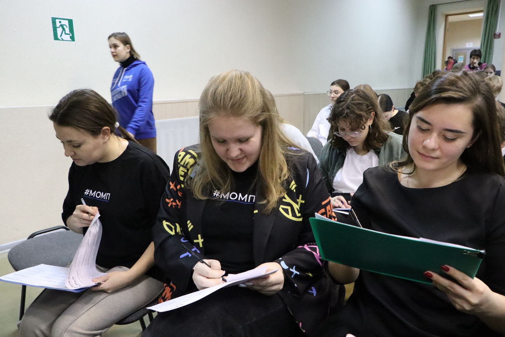 вертикалки, Молодежный Парламент, Серебряные Пруды, СОШ Чуйкова, Правовой экзамен, День Конституции РФ,