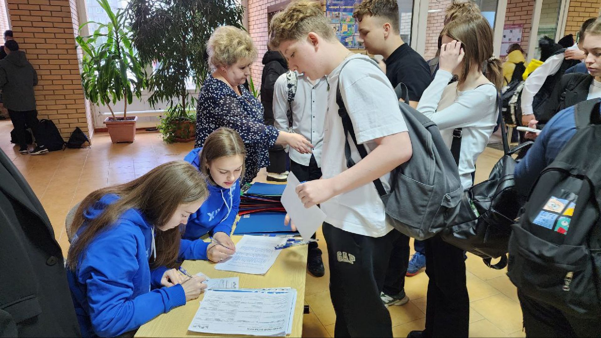 вертикалки, Молодежный Парламент, Серебряные Пруды, СОШ Чуйкова, Правовой экзамен, День Конституции РФ,