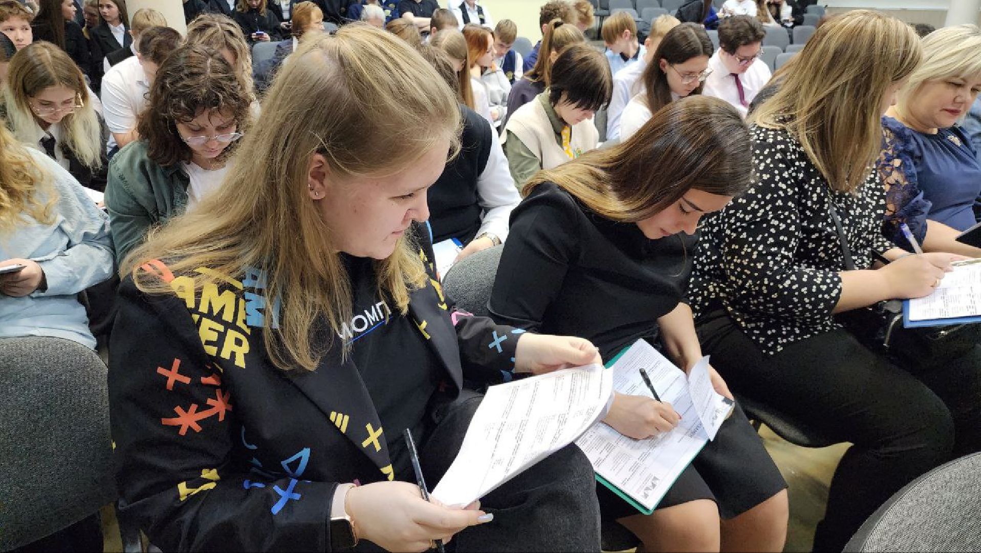 вертикалки, Молодежный Парламент, Серебряные Пруды, СОШ Чуйкова, Правовой экзамен, День Конституции РФ,