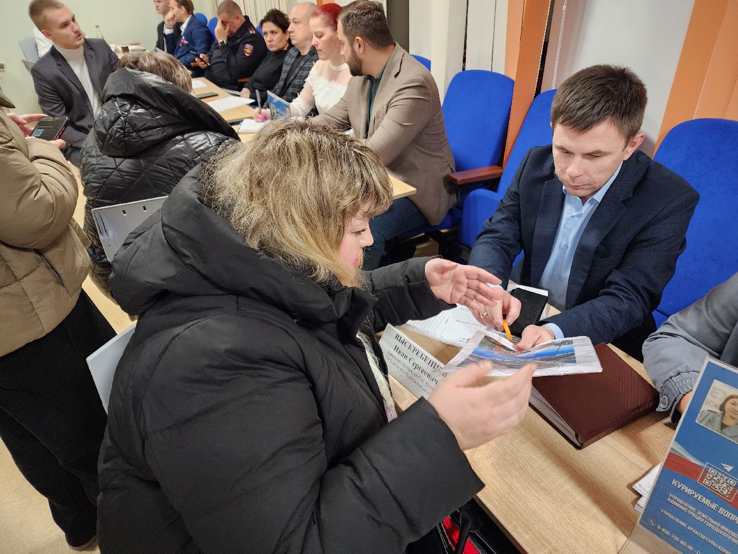 Чехов, выездная администрация, встреча с жителями, обращения граждан, деревня Ходаево, поселок Столбовая, энергоснабжение, отключение электричества, перепады напряжения, Россети, программа модернизации электросетей,