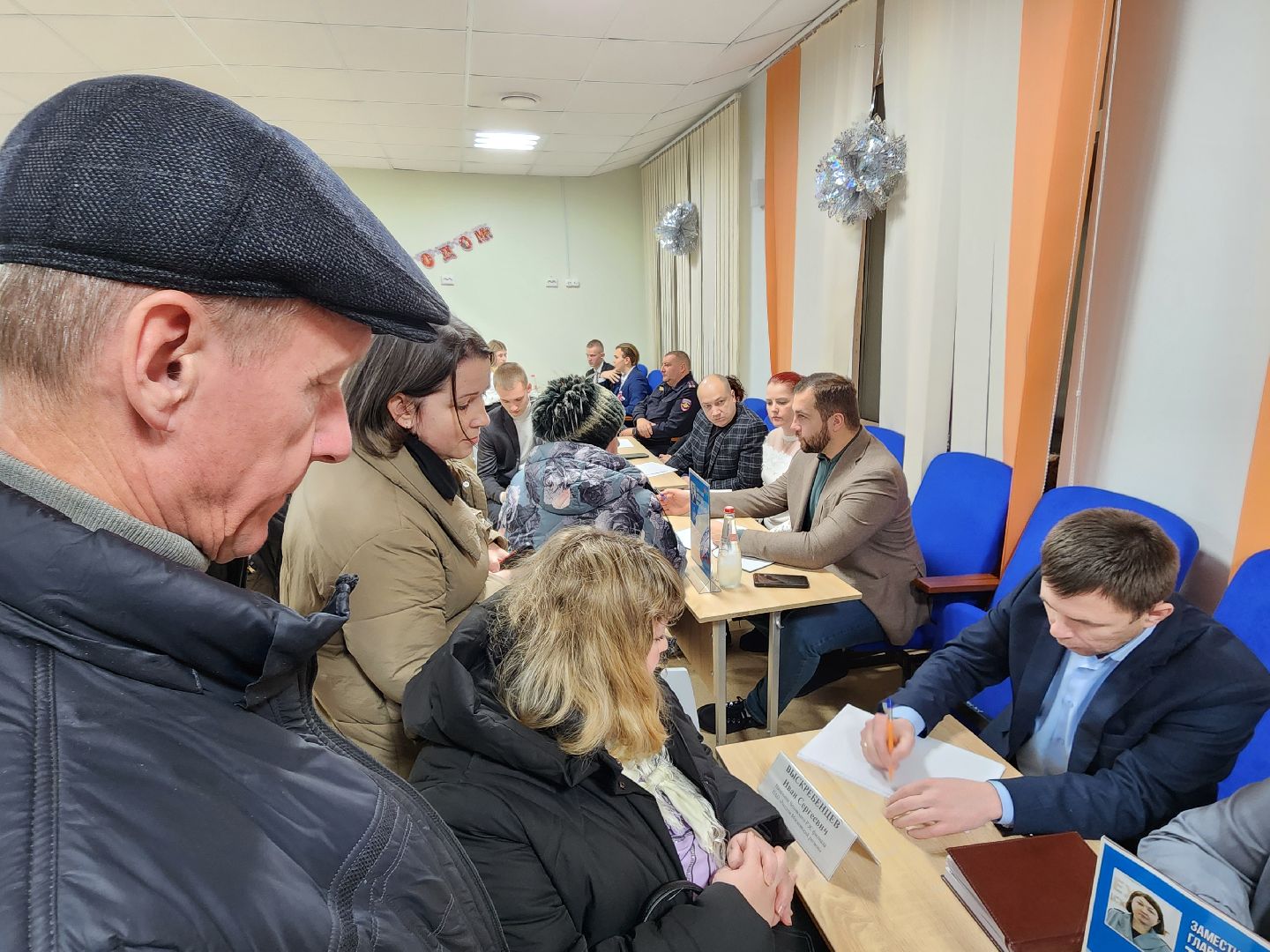 Чехов, выездная администрация, встреча с жителями, обращения граждан, деревня Ходаево, поселок Столбовая, энергоснабжение, отключение электричества, перепады напряжения, Россети, программа модернизации электросетей,