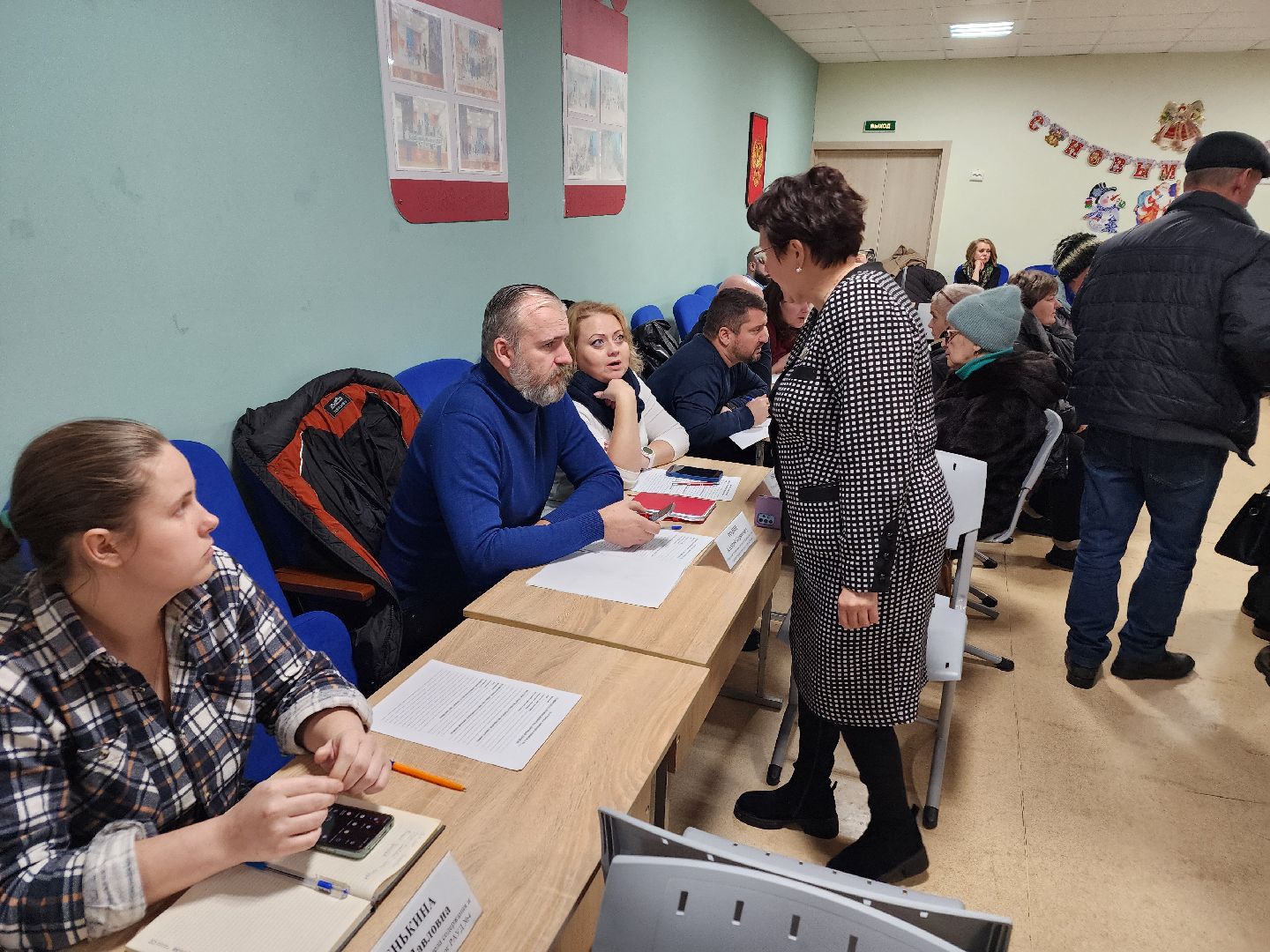 Чехов, выездная администрация, встреча с жителями, обращения граждан, деревня Ходаево, поселок Столбовая, энергоснабжение, отключение электричества, перепады напряжения, Россети, программа модернизации электросетей,